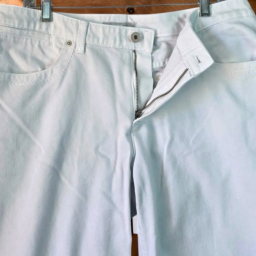 Chicos Platinum Denim Crop Pants Womens 2.5 14 White Stretch Raw Hem